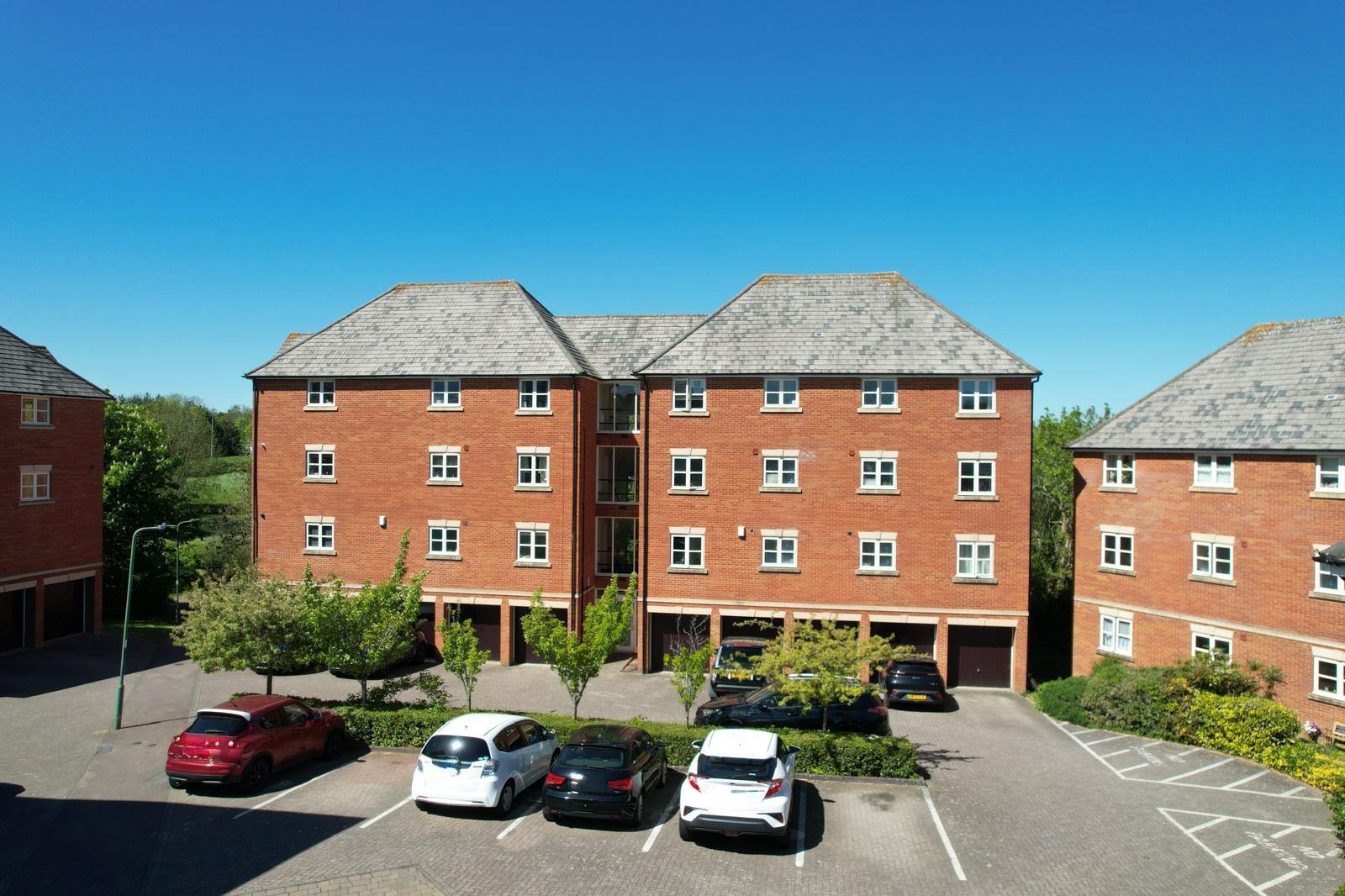 3 bed property in Darwin Close, Milton Keynes